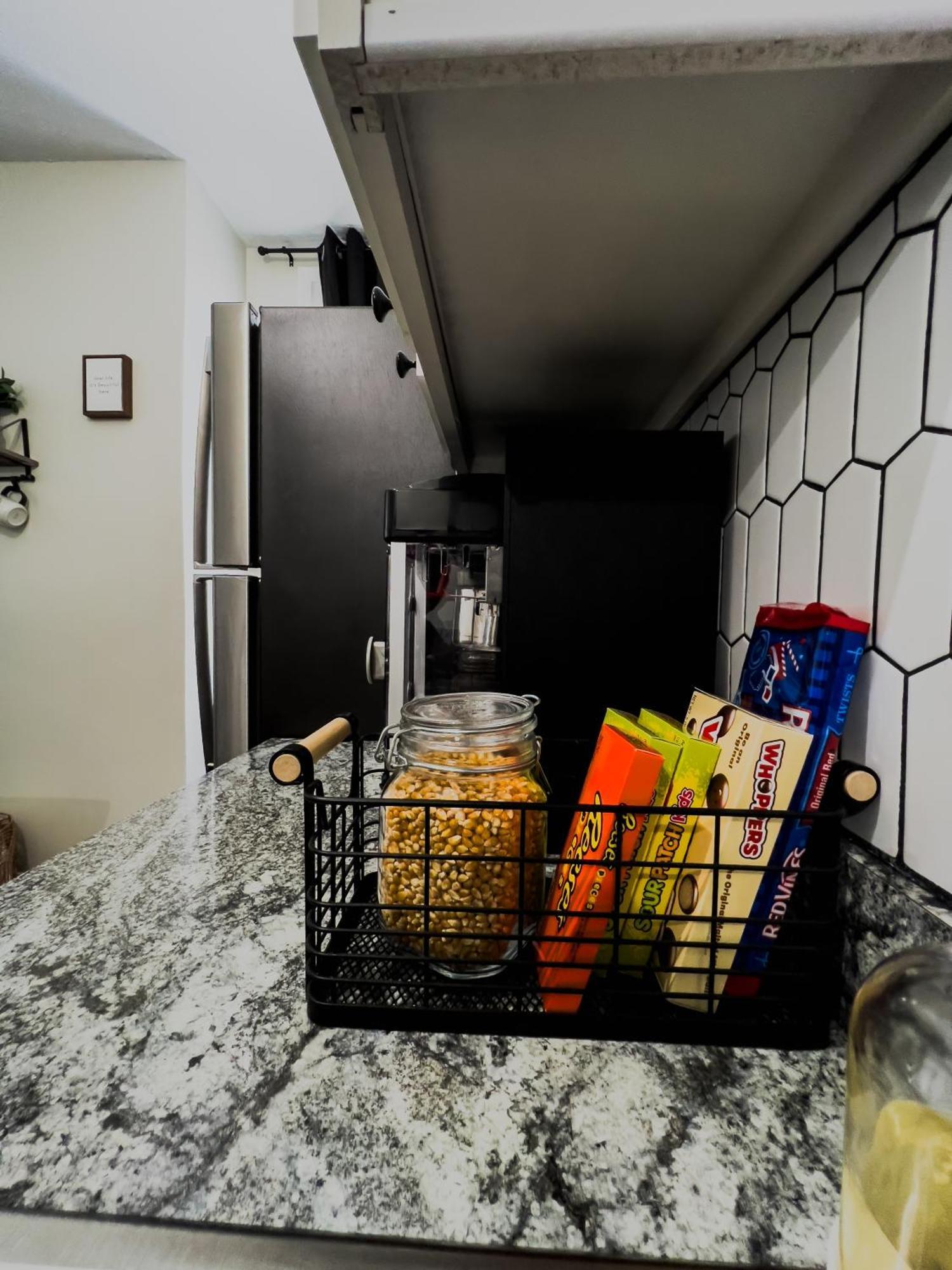 2 Lofts Downtown Louisville One Theater Room エクステリア 写真